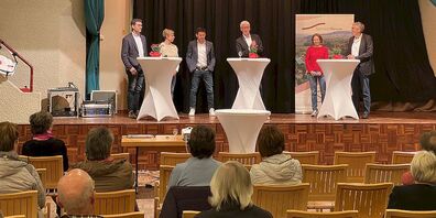 Sie nahmen am Podiumsgespräch teil: v.l. Norbert Hug, Sandra Schönenberger, Patrick Ammann-Schäfler, Stefan Häseli, Sandrine Benz und Benedikt Rusch.