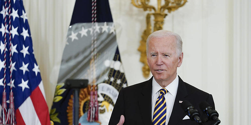 Joe Biden, Präsident der USA, spricht während der Verleihung des Titels «Lehrer des Jahres 2022» im East Room des Weißen Hauses. Foto: Susan Walsh/AP/dpa