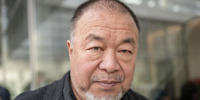 ARCHIV - Ai Weiwei, Künstler und Menschenrechtsaktivist, steht auf der Fraktionsebene des Bundestags. Foto: Michael Kappeler/dpa