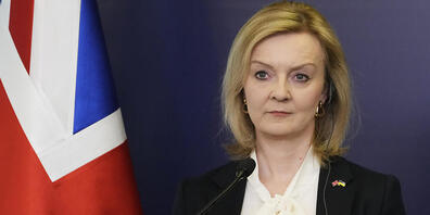 Großbritannien hat sich für die Lieferung von Panzern und Flugzeugen an die Ukraine ausgesprochen. «Wir können uns nicht zurücklehnen: Das Schicksal der Ukraine bleibt in der Schwebe», sagt Liz Truss, Außenministerin von Großbritannien. Foto: Czar...
