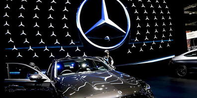 Der Autobauer Mercedes-Benz verdient weiter gut an hohen Verkaufspreisen und macht damit die widrigen Bedingungen aus der Chipkrise und dem Ukraine-Krieg grossteils wett. Sondereffekte schlugen aber auf den Reingewinn. (Archivbild)