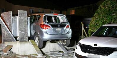Nach einem tragischen Unfall in Boswil AG ist ein zweijähriger Knabe an seinen schweren Verletzungen verstorben. Ein führerloses Auto hatte einen Vater und seine zwei Söhne überrollt. (Symbolbild)