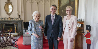 Die britische Königin Elisabeth II hat am Donnerstag in London Bundespräsident Ignazio Cassis und seine Frau Paola Cassis empfangen.