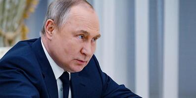 HANDOUT - Russlands Präsident Wladimir Putinempfängt UN-Generalsekretär António Guterres im Kreml. Foto: Vladimir Astapkovich/Pool Sputnik Kremlin/AP/dpa - ACHTUNG: Nur zur redaktionellen Verwendung im Zusammenhang mit der aktuellen Berichterstatt...