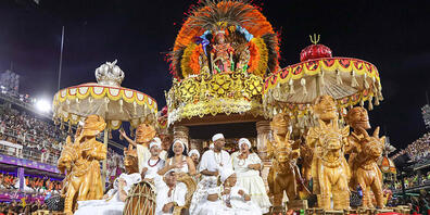 Mitglieder der Sambaschule "Grande Rio" treten während des Karnevalsumzugs in Rio auf dem Sambadrom Marques de Sapucai auf. Foto: William Volcov/ZUMA Press Wire/dpa