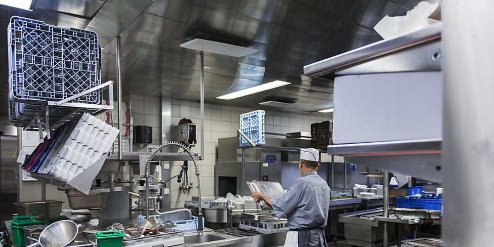 Verbesserte Aussichten für das Gastgewerbe beeinflussen das Wirtschaftsbarometer positiv. (Archivbild)