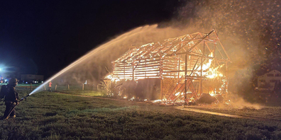 Warum der Stall Feuer fing, ist noch nicht geklärt. 