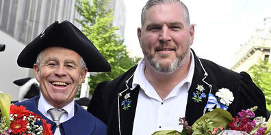 Neuer Regierungspräsident: Ernst Stocker (links) mit Schwinger-Ikone Christian Stucki am Sechseläuten 2022. (Archivbild)