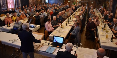 Über 140 Mitglieder wählten in Kirchberg einen neuen Präsidenten.