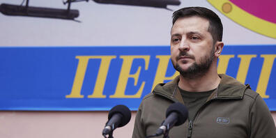 HANDOUT - Wolodymyr Selenskyj , Präsident der Ukraine,  während er die ukrainischen Grenzschützer im Hauptquartier des Grenzschutzes in Kiew besucht. Foto: Ukraine Presidency/Planet Pix via ZUMA Press Wire/dpa - ACHTUNG: Nur zur redaktionellen Ver...