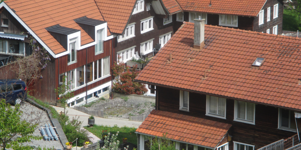 Im Töchterheim «Sonnenberg» wurden von 1957 bis 1975 jungen Frauen zwangsverwahrt. Gemäss «Beobachter» ist hier das christliche Missionswerk «Movida» ansässig.