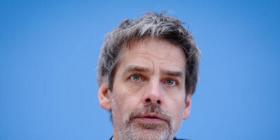 FILED - Steffen Hebestreit bei einer Pressekonferenz in Berlin. Photo: Kay Nietfeld/dpa