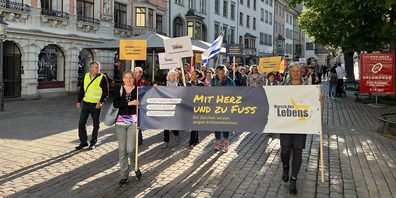 Am Montagabend, 2. Mai fand in Schaffhausen der dritte Marsch des Lebens für Israel statt. Rund 100 Teilnehmende zogen durch die Schaffhauser Altstadt. 