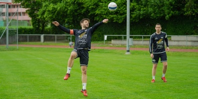 Zuspieler Silvan Jung auf Schlagmann Simon Stäbler.