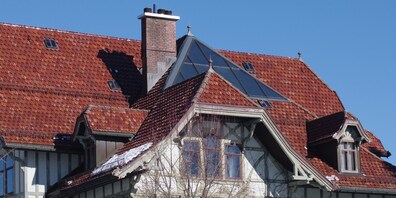 Energieeffizienz für historische Bauten: Ästhetische Solaranlagen wie hier auf dem Dach der Fabrikantenvilla Grauer in Degersheim sind auch im Thurgau gefragt.