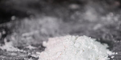 Drogenschmuggler transportieren Kokain auch in flüssiger Form. Ein 28-Jähriger hatte so drei Kilogramm der Droge in Kosmetikflaschen versteckt. (Symbolbild)