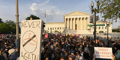 Demonstranten protestieren vor dem Obersten Gerichtshof der USA in Washington DC für das Recht auf Abtreibung. Foto: Alex Brandon/AP/dpa