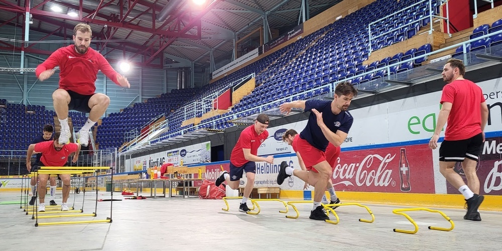 Schlittschuhe ab, Trainingsschuhe an – die Lakers trainieren eifrig.