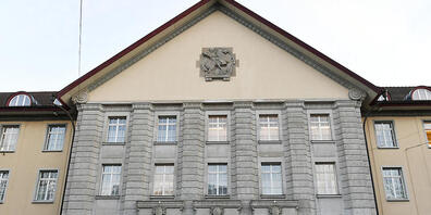 Eine Silvesterparty in Zürich eskalierte: Am Schluss waren drei Mitarbeitende der Kantonspolizei verletzt. (Archivbild)