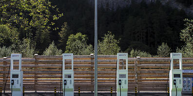 Für energieeffiziente Fahrzeuge wie Elektroautos sollen im Kanton St. Gallen nach der Idee der Regierung künftig tiefere Motorfahrzeugsteuern verlangt werden. (Symbolbild)