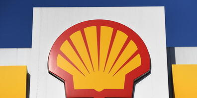 Der Ölkonzern Shell hat zum Jahresstart dank hoher Ölpreise und trotz Abschreibungen durch den Rückzug aus dem Russland-Geschäft einen Milliardengewinn von 7,1 Milliarden US-Dollar erzielt. (Archivbild)