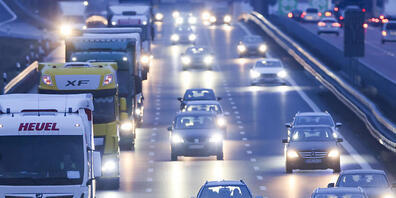 Auf der Rheintalautobahn A14 bei Wolfurt im Bezirk Bregenz kam es am Mittwochabend zu einem Verkehrsunfall, bei dem drei Personen schwer verletzt wurden. (Symbolbild)