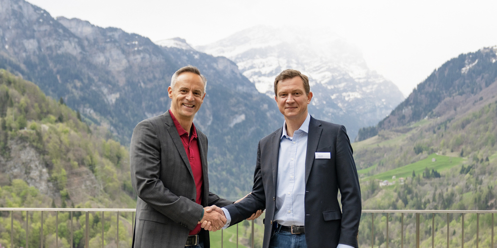 Frischer Wind: Till Hornung, CEO der Kliniken Valens, heisst den neuen Klinikdirektor  Stefan Noll (rechts) im Rehazentrum Valens willkommen. 