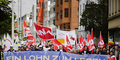 Bereits am 1. Mai forderten die Gewerkschaften bessere Löhne. (Archiv)