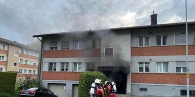 Der Brand im Keller eines Mehrfamilienhauses in Dietlikon richtete hohen Sachschaden an.