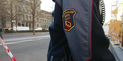 Das Industriegebiet Brunnmatt in Roggwil ist gesperrt worden, nachdem Benzin aus einem Treibstofftank ausgetreten ist und via Kanalisation in Gewässer gelangt ist. Für Anwohnerinnen und Anwohner besteht laut Polizei keine Gefahr. (Symbolbild)