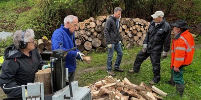 Holz wurde geschlagen, gespalten und der Lagerort mit den fertigen "Schittli" aufgefüllt.