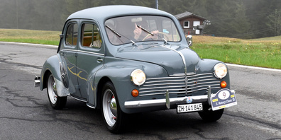 Keiner zu klein, um ein Oldi zu sein. Christian Siegenthaler mit seinem Renault R1062 (1953). 