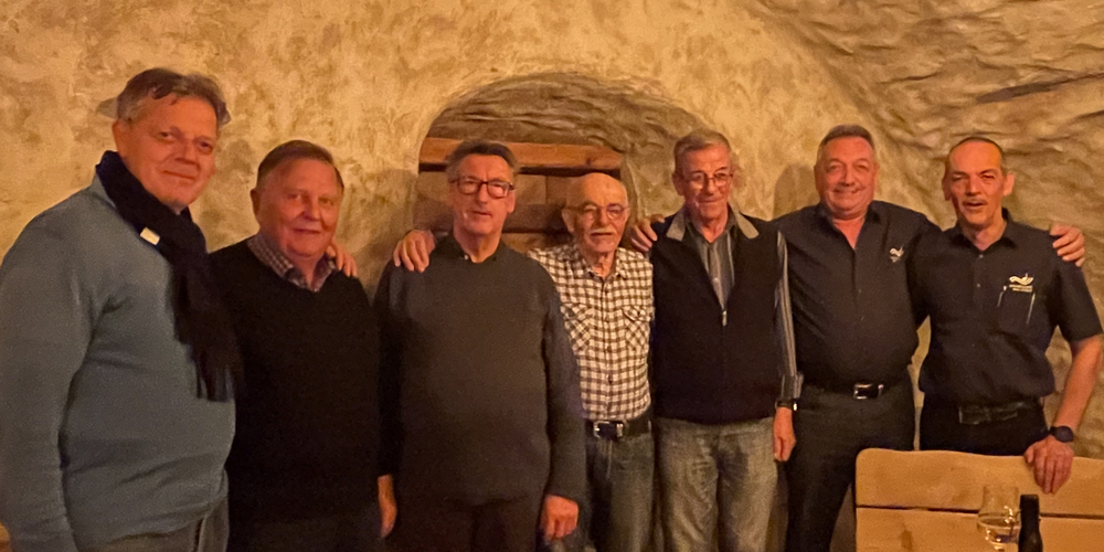 Freuen sich, dass sie wieder gemeinsam auftreten können: Die Jubilare Onofrio Mazzotta, Hans Willi, Walter Lederle, Georges Mihaly, Rado Gros, Beisitzer Giorgio Bühler sowie Präsident Markus Gabl vom  Männerchor Bad Ragaz (von links).