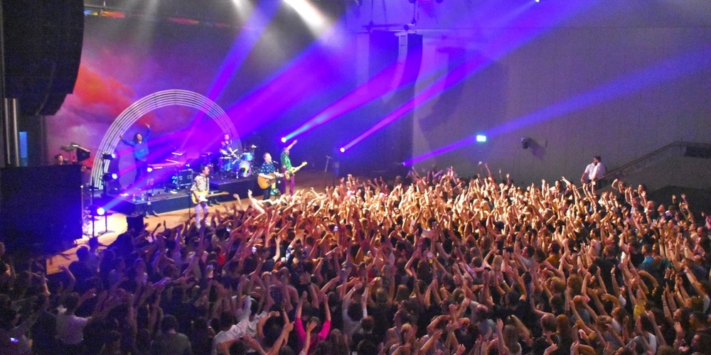 Die bekannte Band Hecht trat im KK Zürisee auf und zeigte, wie fest in diesem Saal Party gemacht werden kann.