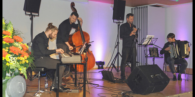 Wurzeln in der Ländlermusik: Die vier Gläuffig-Musiker Lukas Gernet, Pirmin Huber, Mathias Landtwing und Fränggi Gehrig (v. l.) stellten ihre neue CD mit Eigenkompositionen in Galgenen vor.