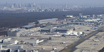 Flughafen Frankfurt bleibt trotz Erholung im roten Bereich (Archivbild)