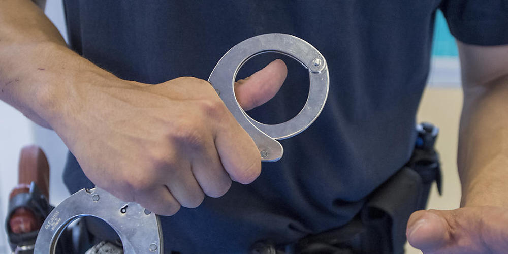 Die Stadtpolizei Zürich verhaftete zwei mutmassliche Drogenhändler und stellte rund 1.7 Kilogramm Kokain sicher. (Symbolbild)