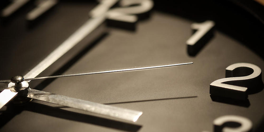 In der Nacht auf Sonntag verschwindet eine Stunde Schlaf ins Nichts.