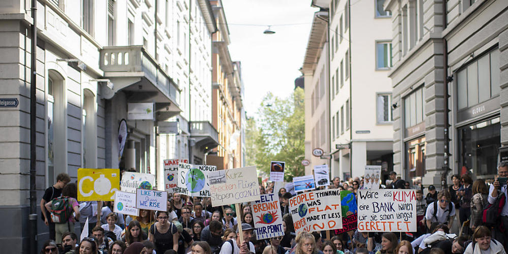 Auch St. Galler Jugendliche streikten am 24. Mai 2019 für das Klima. Darunter waren auch einige Mittelschülerinnen und Mittelschüler, die vom Unterricht dispensiert wurden. (Archivbild)