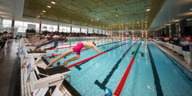 Die Schweizer Schwimm-Elite ist zu Besuch in Uster.