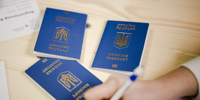 Personen mit ukrainischer Staatsbürgerschaft haben Anspruch auf den Schutzstatus S. Die Abklärung bedingt eine Registrierung.