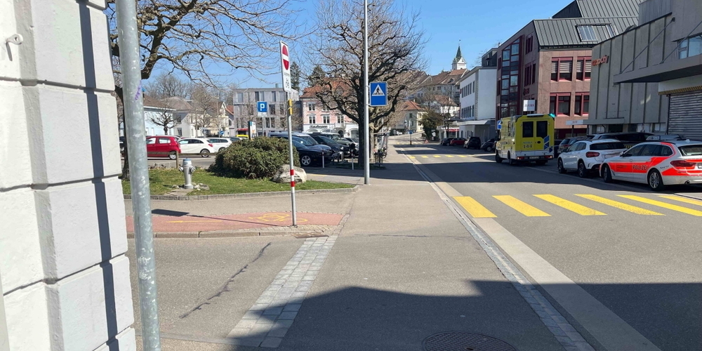Die 21-jährige Fahrerin des E-Scooters wurde leicht verletzt.