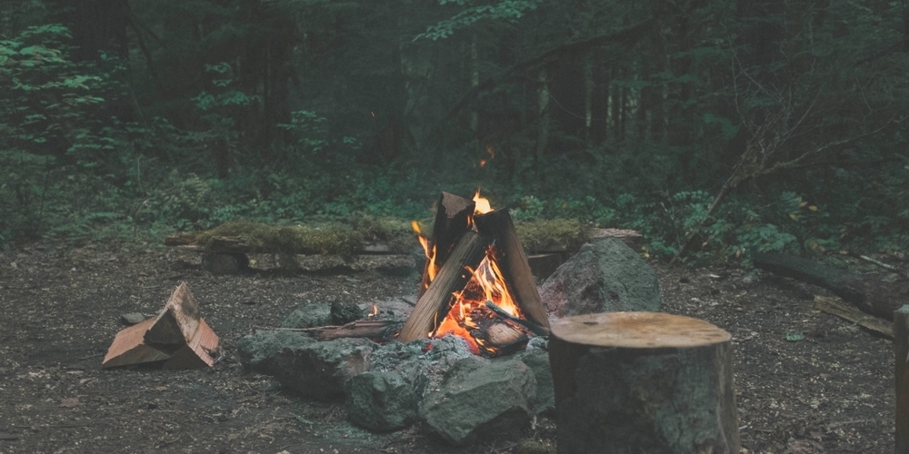 Erhebliches Waldbrandrisiko: Bis auf Weiteres sind in Weesner Wäldern keine Lagerfeuer (u.ä.) mehr erlaubt. (Symbolbild)