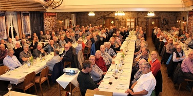 150 gesellige, reife Aktive an der 51-55er-Jahrgänger-HV 2022.