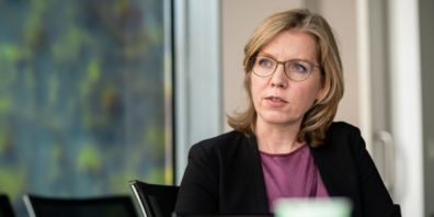Die grüne österreichische Bundesministerin Leonore Gewessler tut alles, um die S18 zu verzögern und zu verhindern. Und missachtet das Schweizer NEIN zu einer Hauptverbindung über die Rheininsel.