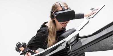 Auf dem Insektenflugsimulator «Birdly Insects» schlüpft man in die Haut eines Insekts und erlebt seine Freuden und Leiden am eigenen Körper.