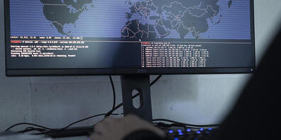 Die St.Galler Kantonspolizei stellte im vergangenen Jahr eine Zunahme der Betrügereien und Erpressungen übers Internet fest. (Symbolbild)