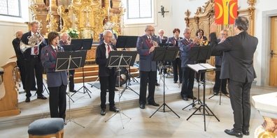 An einem Abendkonzert werden die Instrumente der «Schmerkner Musig» zum letzten Mal erklingen.