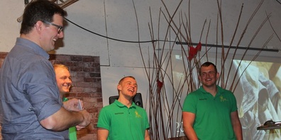 Chranz Club Präsident Manuel Strupler befragt im Interviewstil die drei Schwinger-Brüder Pirmin Kolb, Kilian Kolb und This Kolb.