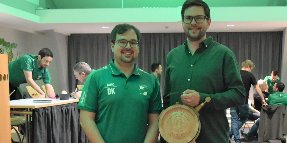 Der neue FCR-Präsident Daniel Knöpfel (links) mit dem neuen Ehrenmitglied Pascal Roth. 